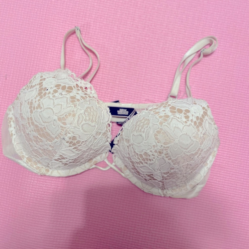 Vs bombshell triple padded lace bra 💕